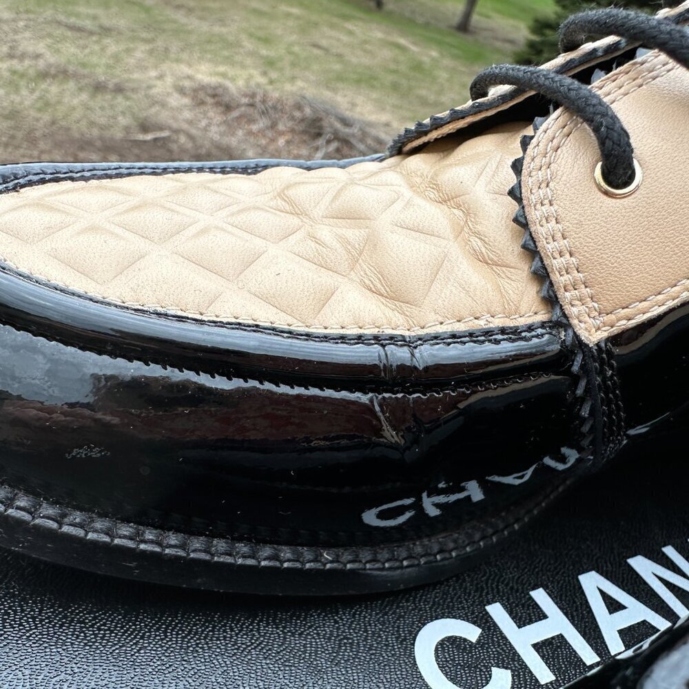 Chanel 18A Beige/Black Leather/Patent Leather Lace Up Oxford Shoes Size 39.5 - Picture 9 of 16